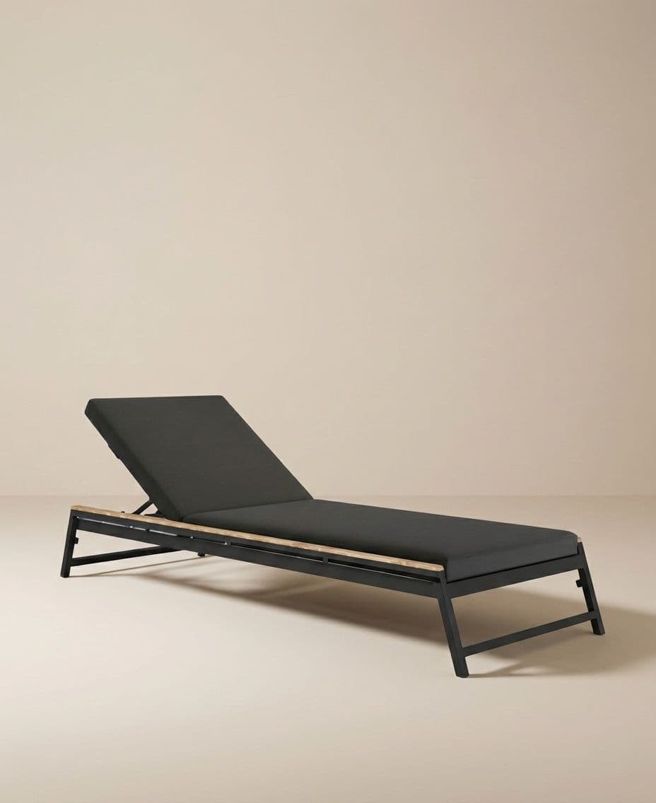 SUNLOUNGER STACKING